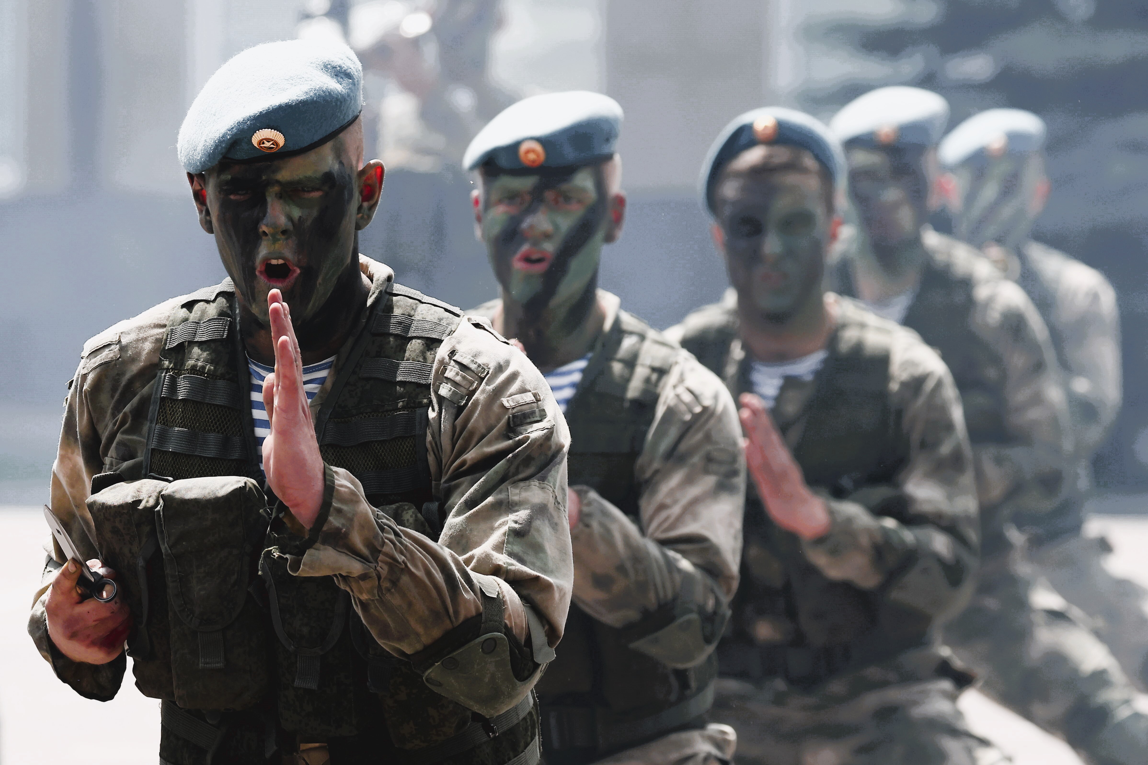 Moskau - Putins Leibwächter bereiten sich bereits auf den Putsch vor! Angst vor Angriff auf Putin!