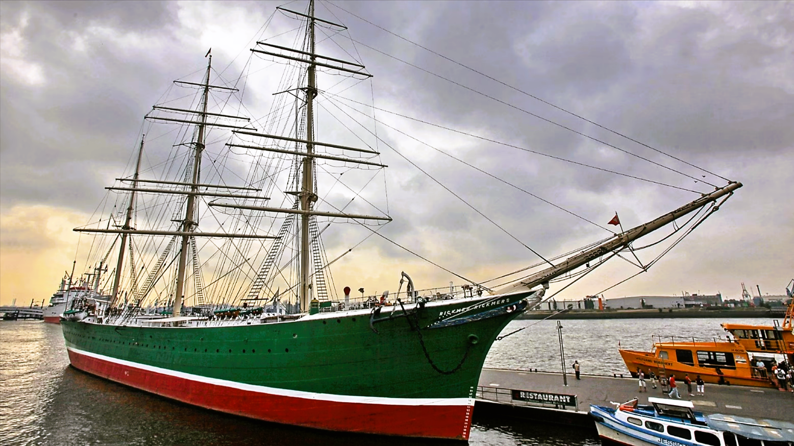 Deutscher Reeder und Millionär stürzt tödlich, am 60. Geburtstag seiner Frau!