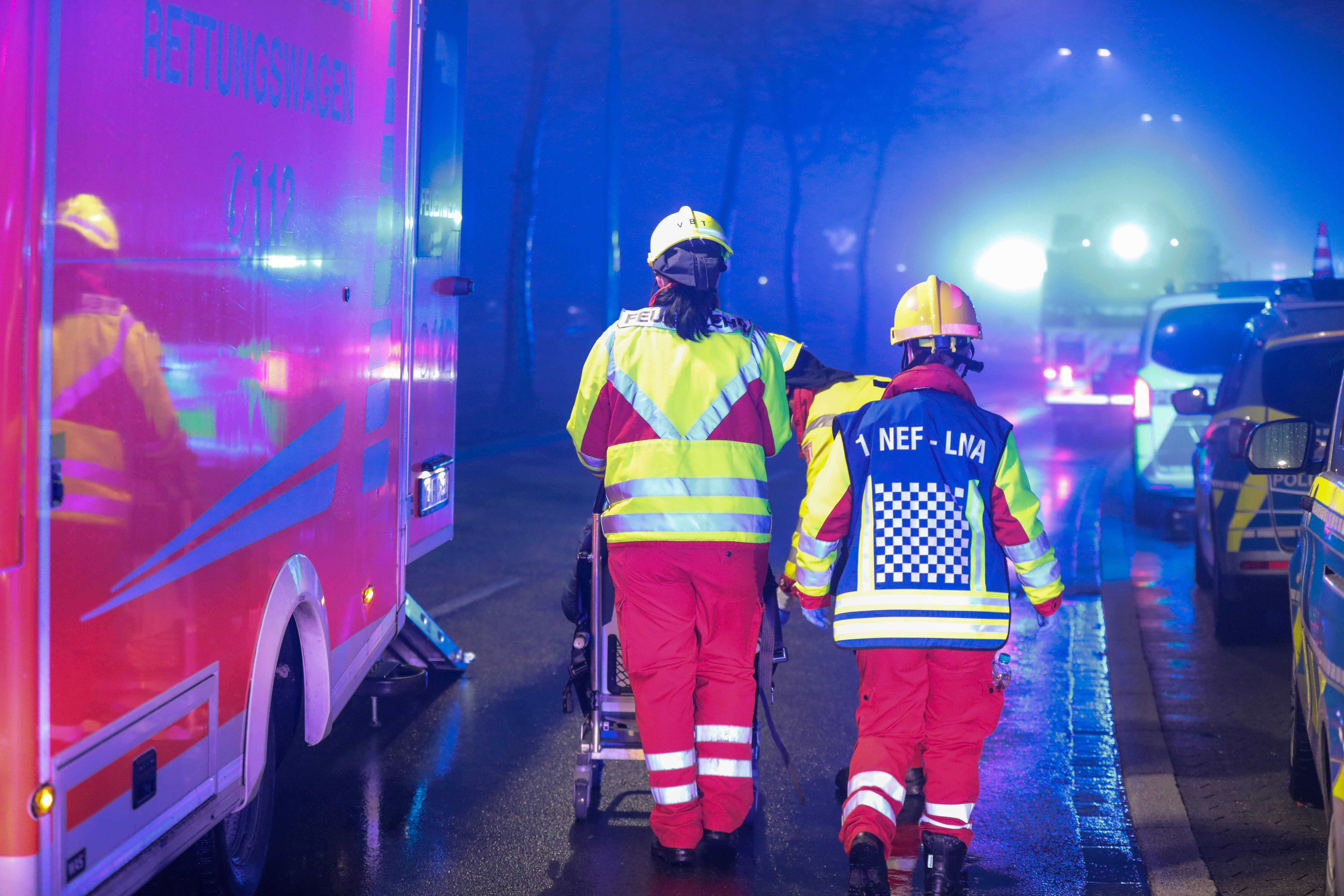 Schwerer Unfall - Kleintransporter erfasst 18 Monate altes Kleinkind - Es hatte keine Überlebenschance