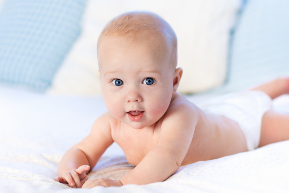 Pilot bringt Baby zur Welt - während des Fluges! Geburt über den Wolken - Pilot wird zum Helden!