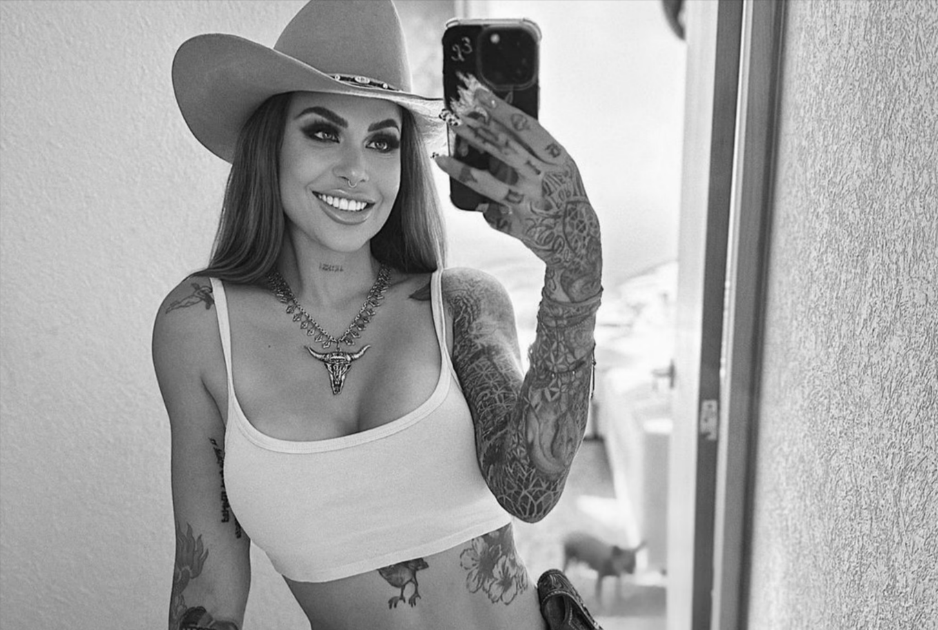 Popular Influencer Elena Larrea's tragic Death at 30 - A Tragic Outcome of a Beauty Surgery?
