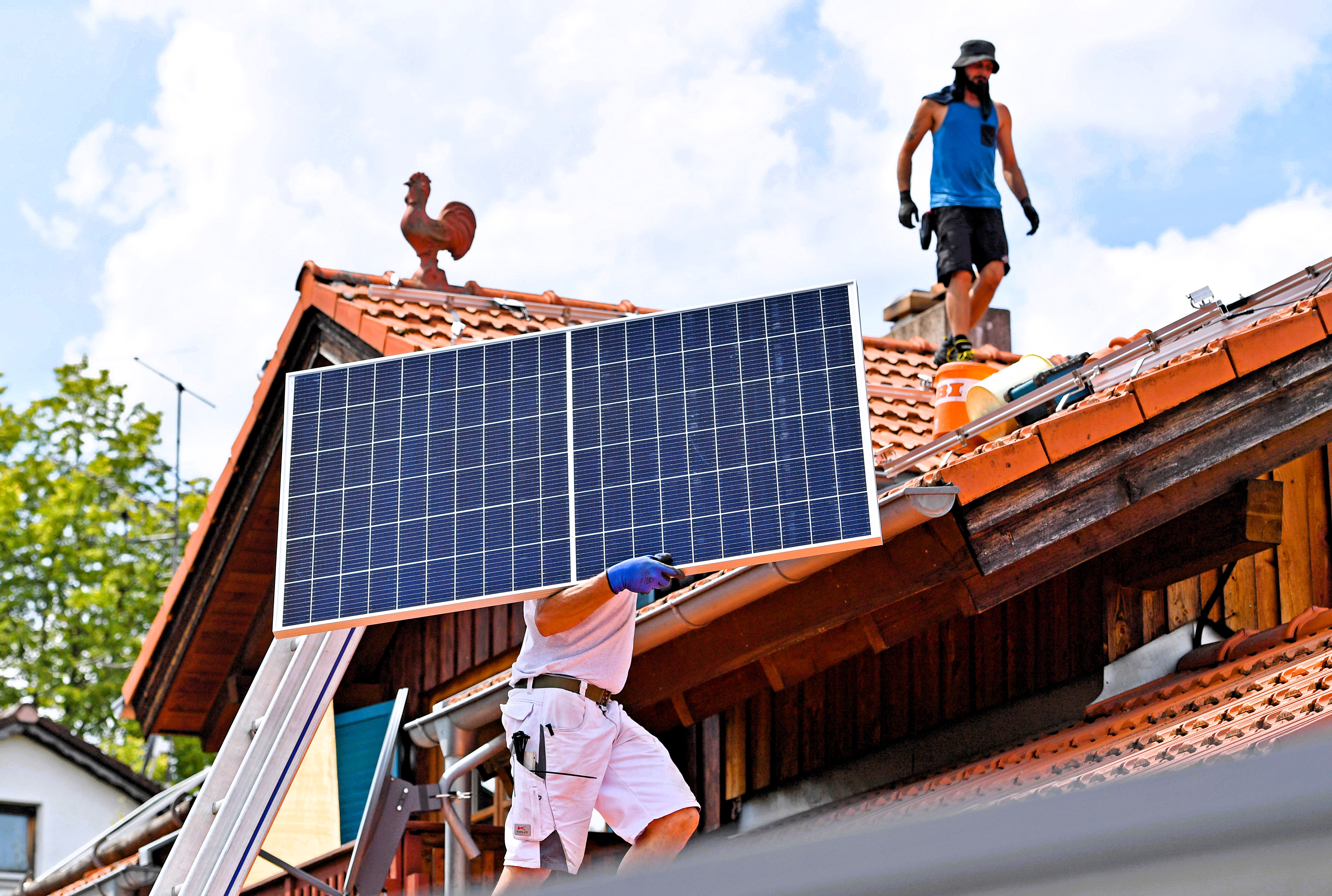 Solaranlagen-Betrug in Deutschland! Dreiste Abzocke - Firmenchef mit Millionen auf der Flucht!