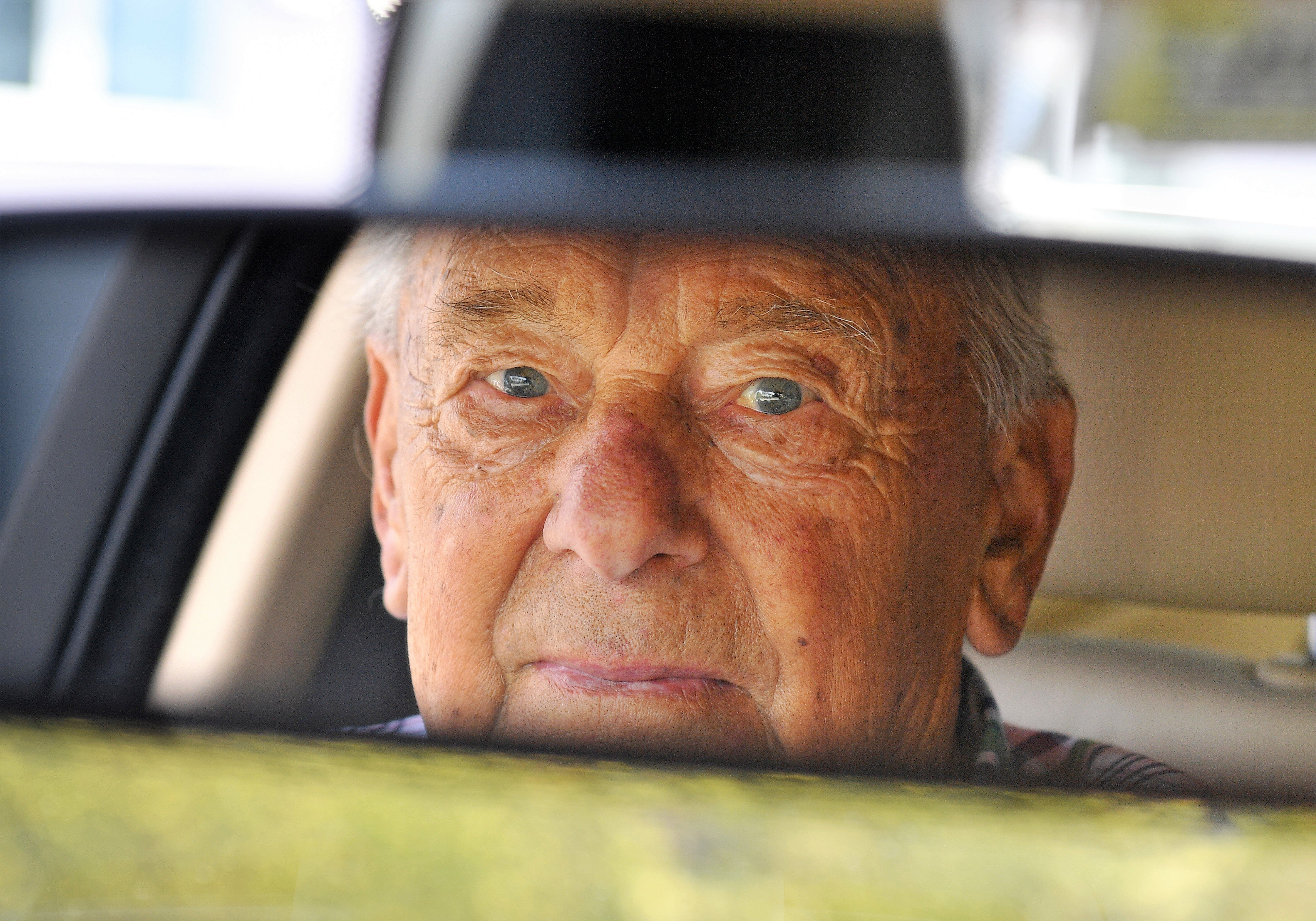 Zahlt Deutschland bald keine Renten mehr?! – Dem deutschen Rentensystem droht der Zusammenbruch