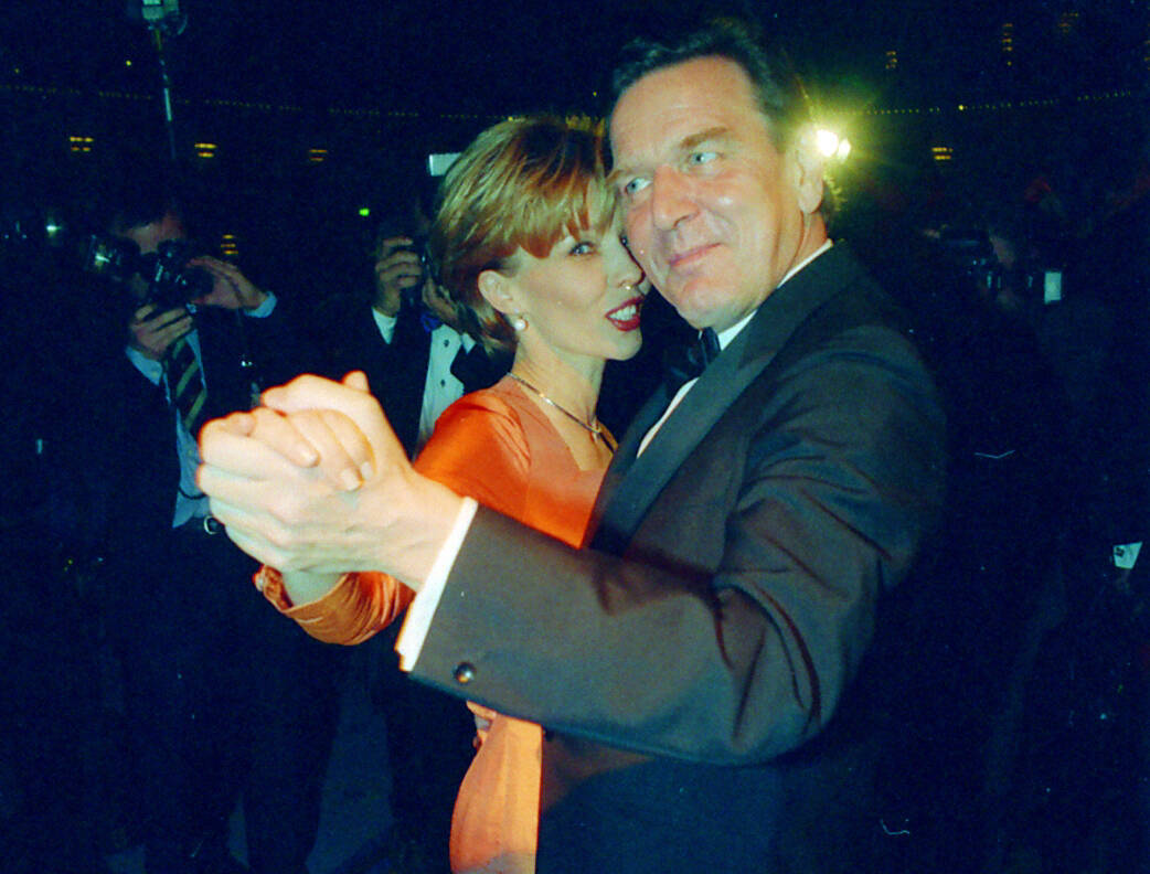 Ermittlung gegen Gerhard Schröder! Unfassbarer Verdacht - Hat er beim russischen Angriff geholfen?