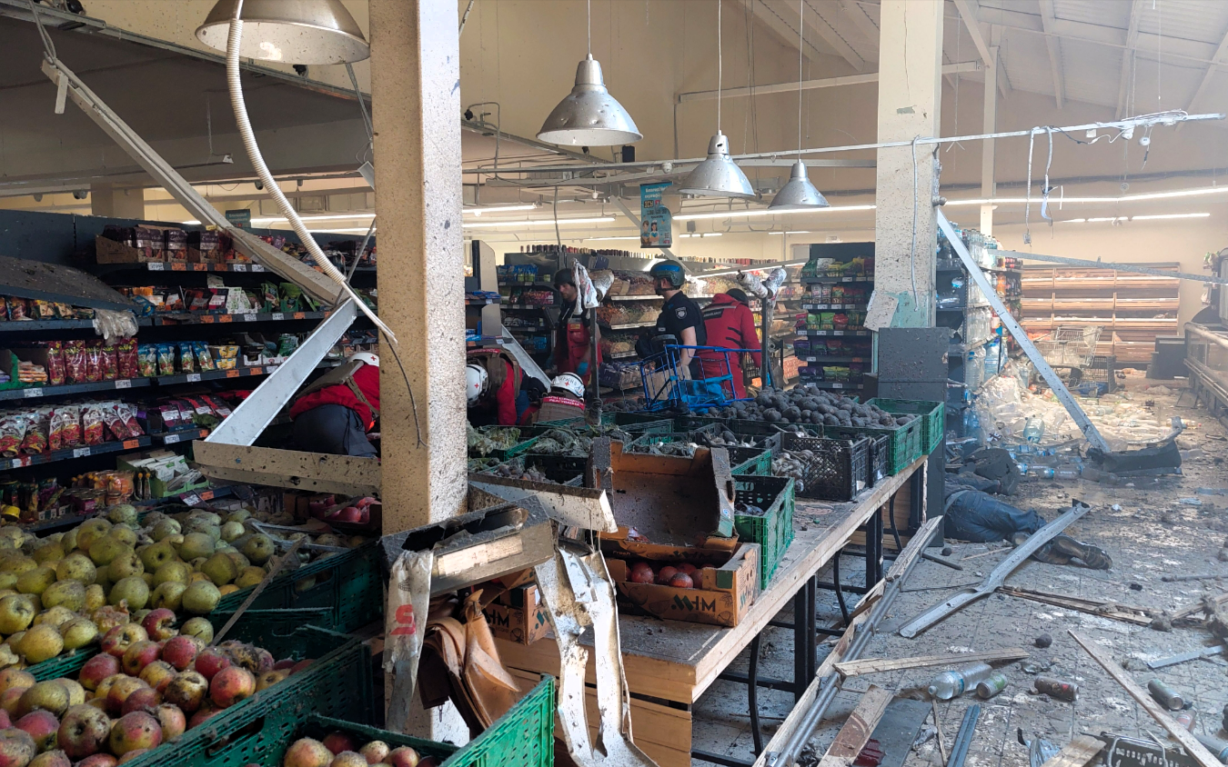 Russen schießen Rakete auf Supermarkt! Mindestens 49 zivile Todesopfer bei Angriff in der Ukraine