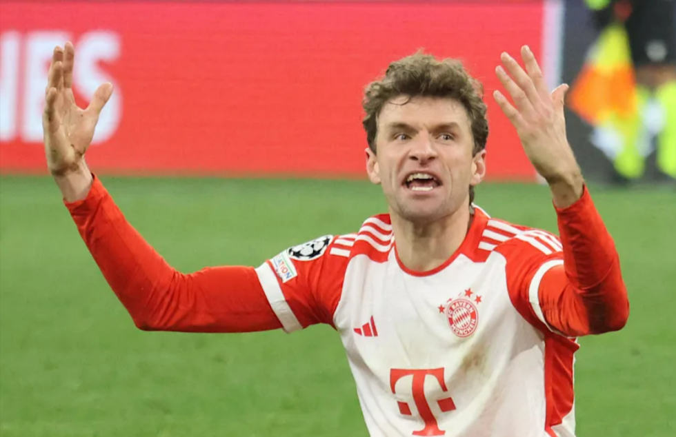 Raubüberfall auf Bayern-Spieler! Schmuck und Geld geraubt - Haus verwüstet!