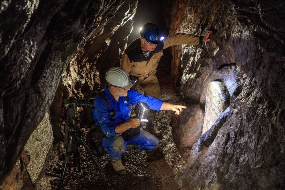 Eilmeldung! 70 Minenarbeiter nach schwerem Erdbeben verschüttet!