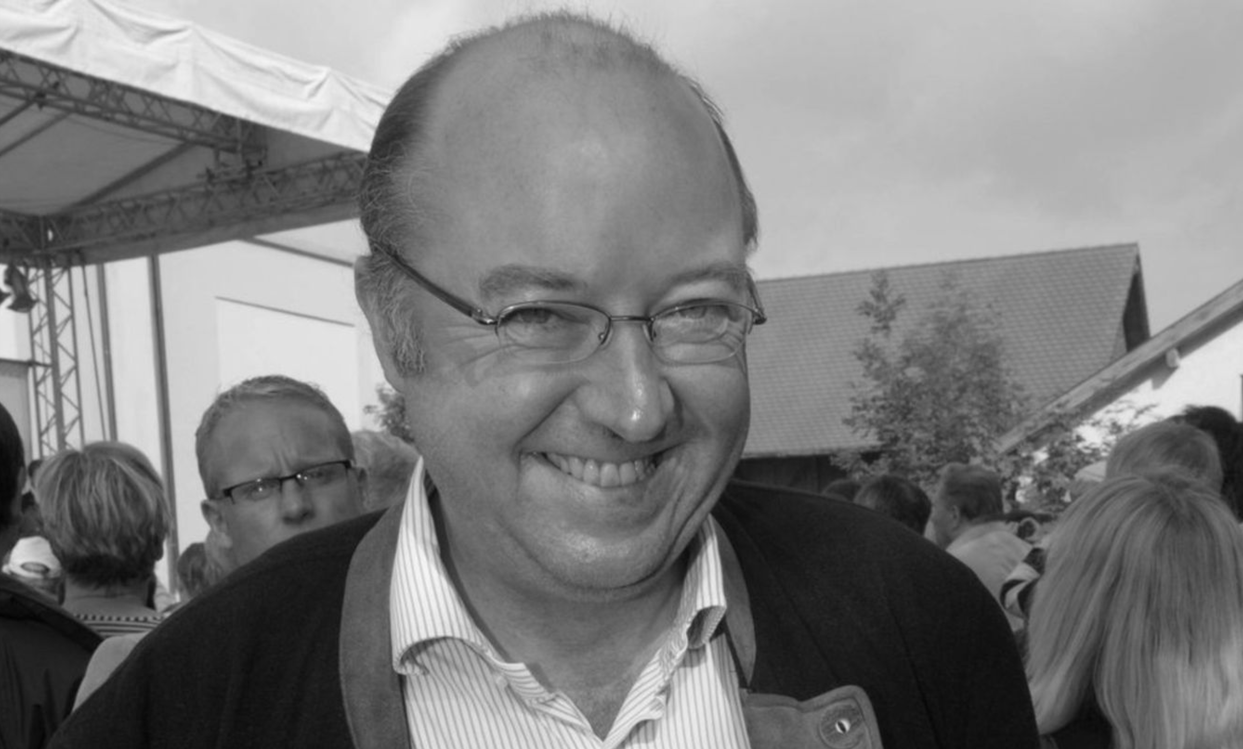 Traurige Nachrichten aus der deutschen TV-Welt: Bekannter Schauspieler mit nur 63 Jahren gestorben